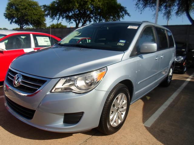 2012 Volkswagen Routan SE