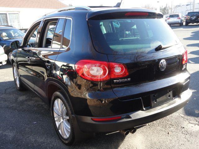 2009 Volkswagen Tiguan 4-door Extended