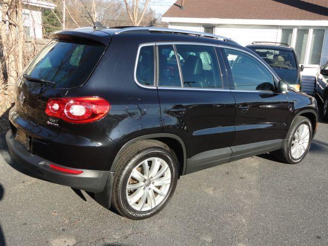 2009 Volkswagen Tiguan 4-door Extended