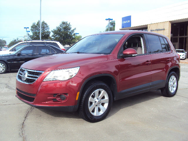 2009 Volkswagen Tiguan SLT Crew Cab Short Bed 4WD