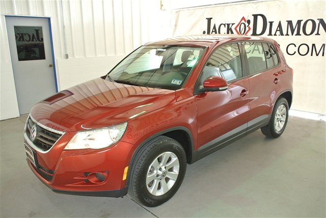 2009 Volkswagen Tiguan SLT Crew Cab Short Bed 4WD