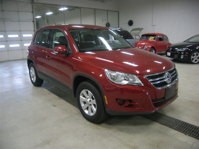 2009 Volkswagen Tiguan SLT Crew Cab Short Bed 4WD