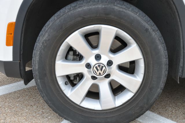 2010 Volkswagen Tiguan XR