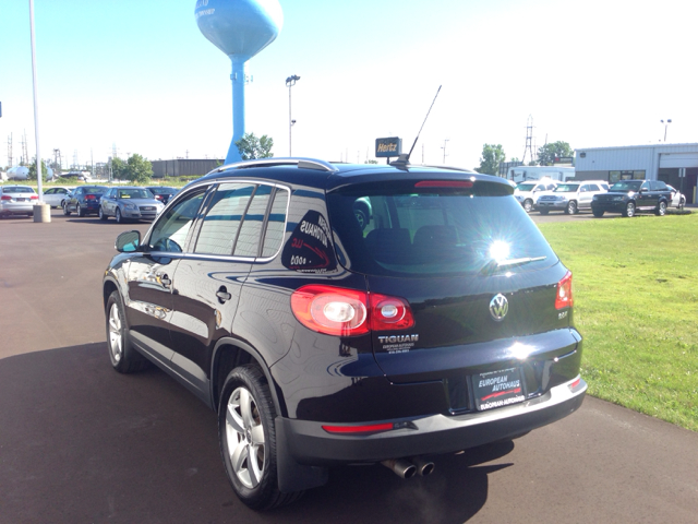 2010 Volkswagen Tiguan 2WD 4dr XLT