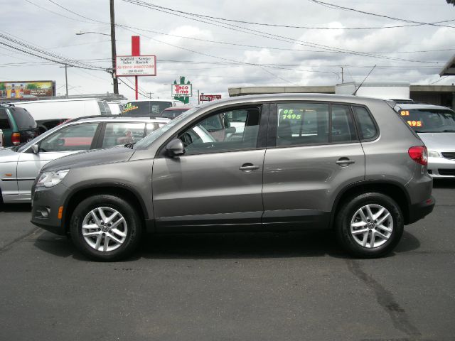 2011 Volkswagen Tiguan TWO Door-hatchback-sunroof-heated Leather-1 Owner