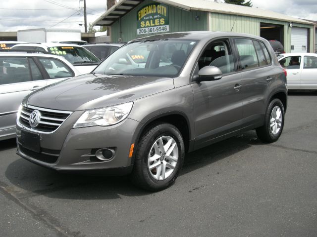 2011 Volkswagen Tiguan TWO Door-hatchback-sunroof-heated Leather-1 Owner