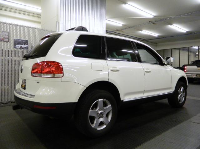 2004 Volkswagen Touareg IS 250 Sedan 4D