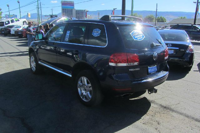 2004 Volkswagen Touareg 2D Hatchback