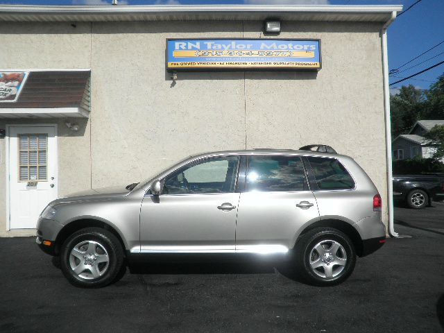 2004 Volkswagen Touareg Red Line