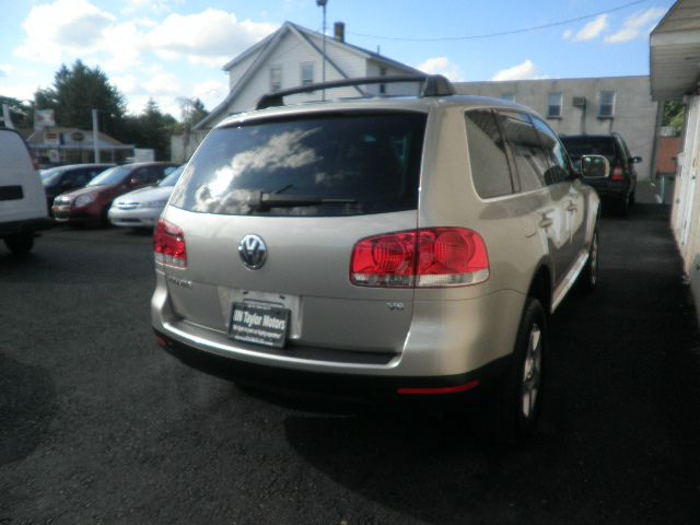 2004 Volkswagen Touareg Red Line