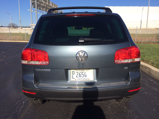 2004 Volkswagen Touareg Red Line