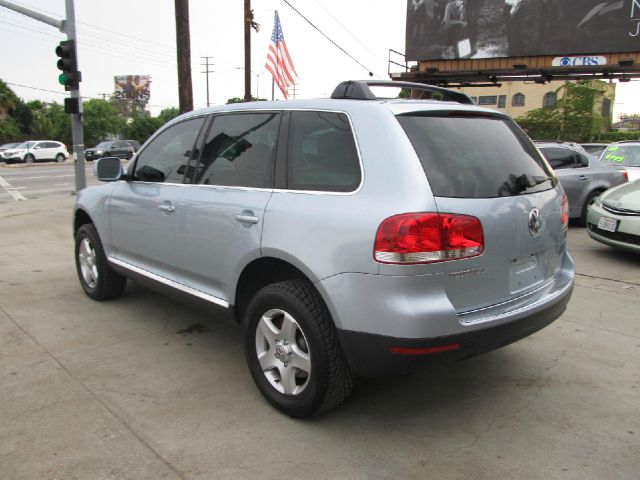 2004 Volkswagen Touareg Red Line