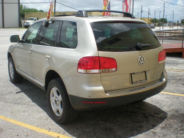 2004 Volkswagen Touareg Red Line