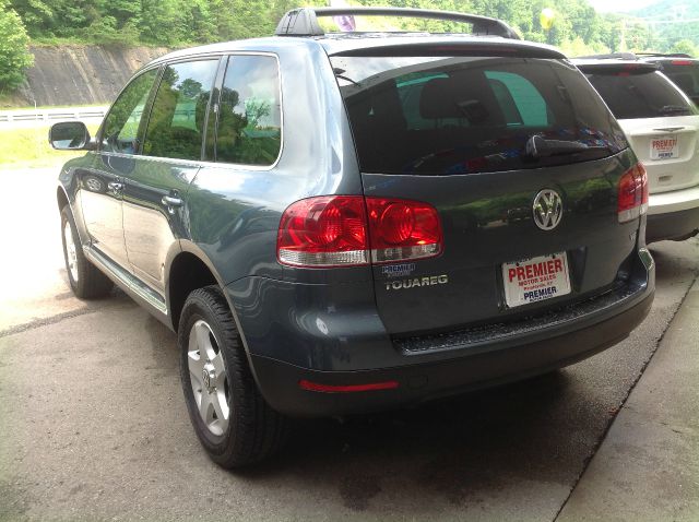 2004 Volkswagen Touareg Red Line