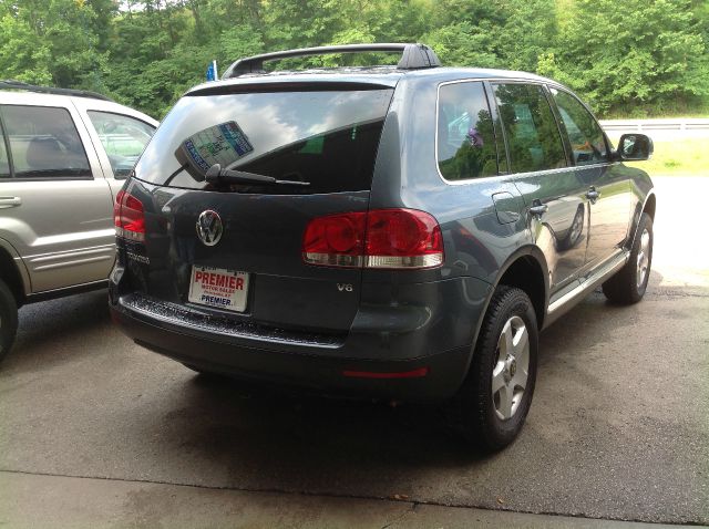 2004 Volkswagen Touareg Red Line