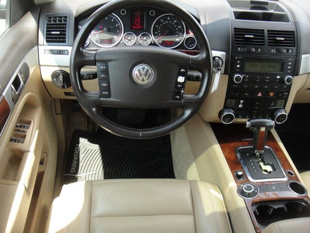 2004 Volkswagen Touareg Red Line