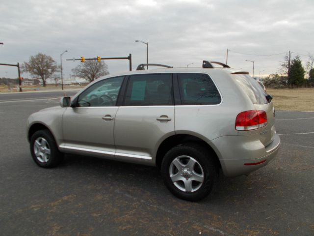 2004 Volkswagen Touareg Red Line