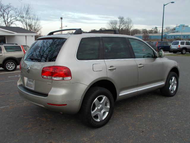 2004 Volkswagen Touareg Red Line