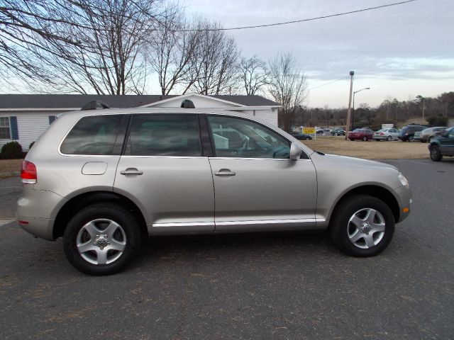 2004 Volkswagen Touareg Red Line