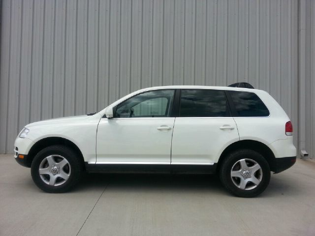 2005 Volkswagen Touareg Touring / AWD