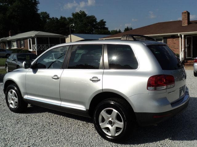 2005 Volkswagen Touareg Red Line