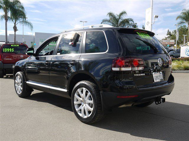 2010 Volkswagen Touareg Denali-quads-third-awd-nav-tv/dvd-moonroof-1 Owner