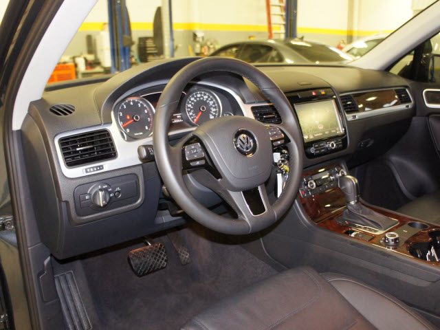 2012 Volkswagen Touareg LT 4WD