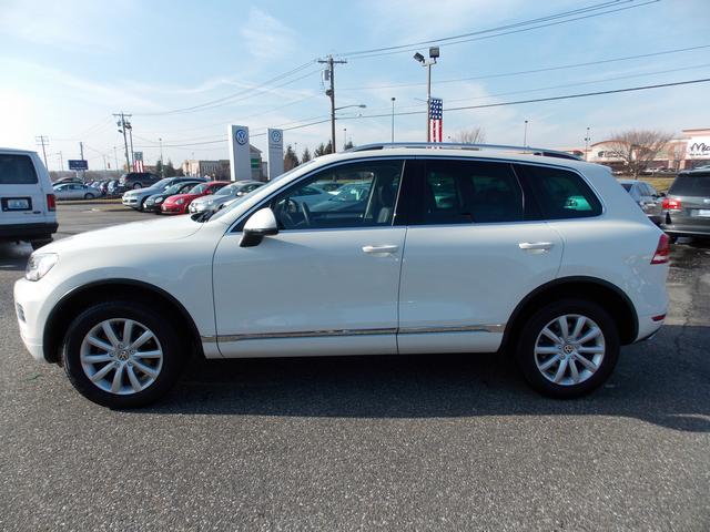 2012 Volkswagen Touareg LT Leather