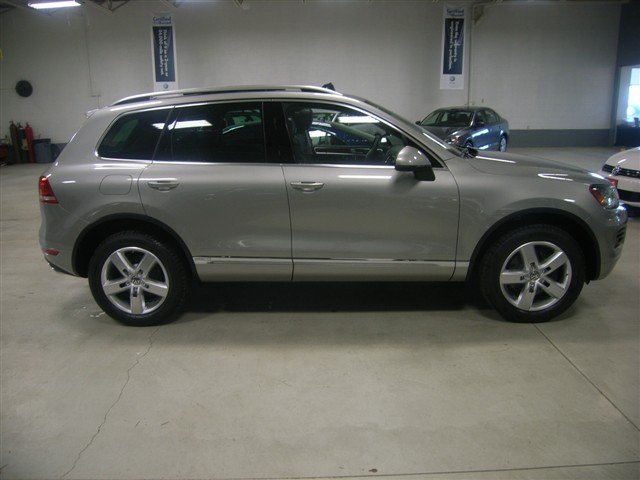 2012 Volkswagen Touareg Unknown