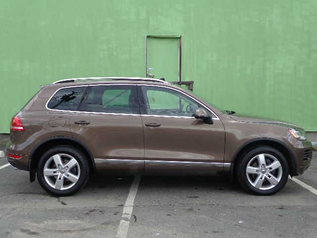 2012 Volkswagen Touareg 1 Owner Leather Roof 5.3L