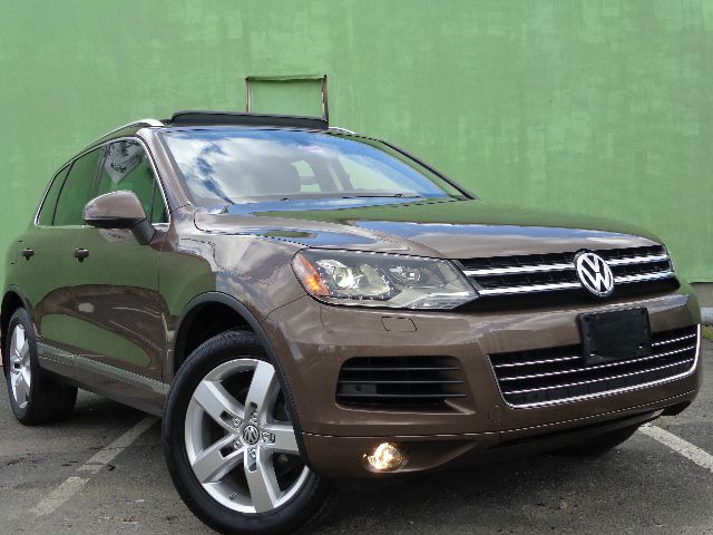 2012 Volkswagen Touareg 1 Owner Leather Roof 5.3L