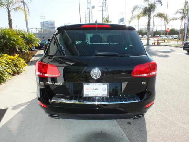 2012 Volkswagen Touareg LT Leather