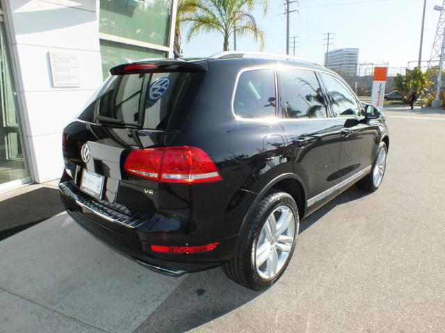 2012 Volkswagen Touareg LT Leather