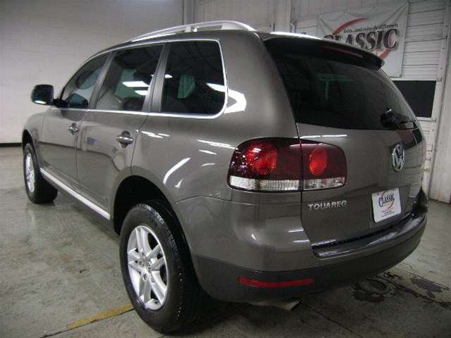 2008 Volkswagen Touareg 2 Red Line