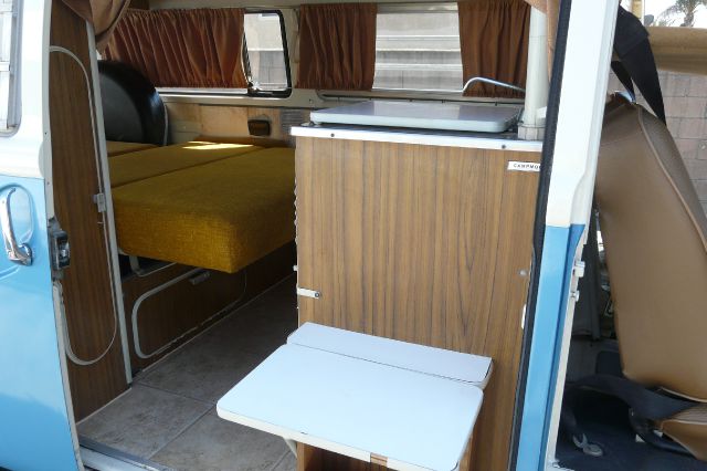 1972 Volkswagen Westfalia 4dr Sport Sdn Auto RWD