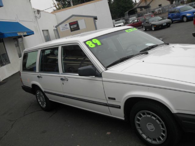 1989 Volvo 740 Series S Sedan