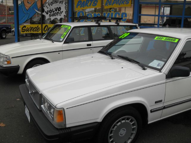 1989 Volvo 740 Series S Sedan