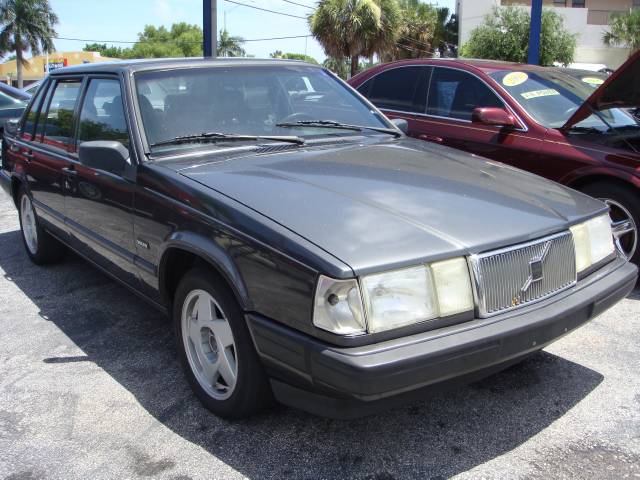 1992 Volvo 940 Series S Sedan