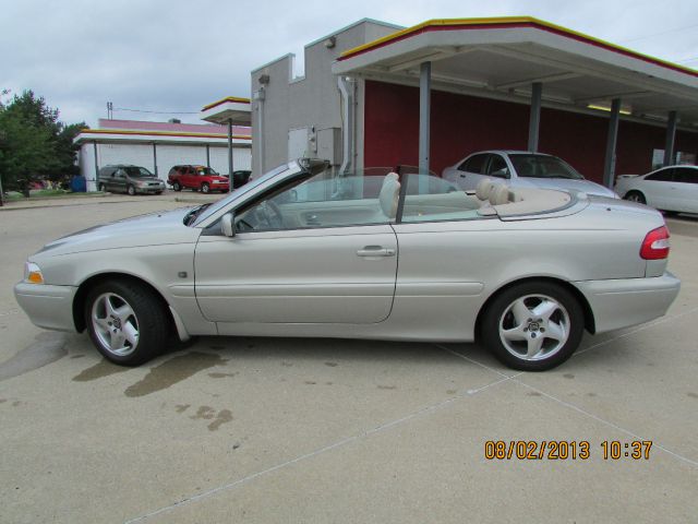 2004 Volvo C70 4dr 114 WB XLT 4WD