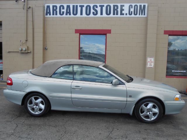 2004 Volvo C70 4dr 114 WB XLT 4WD