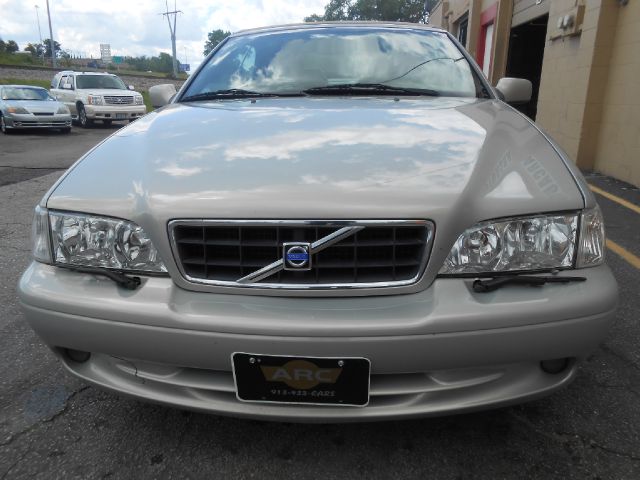 2004 Volvo C70 4dr 114 WB XLT 4WD