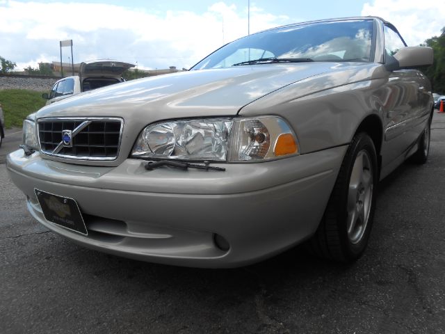 2004 Volvo C70 4dr 114 WB XLT 4WD