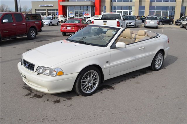 2004 Volvo C70 Limited Pickup 4D 6 1/2 Ft