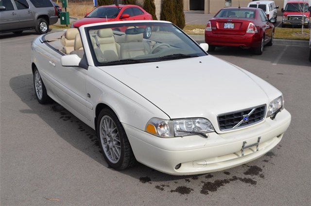 2004 Volvo C70 Limited Pickup 4D 6 1/2 Ft