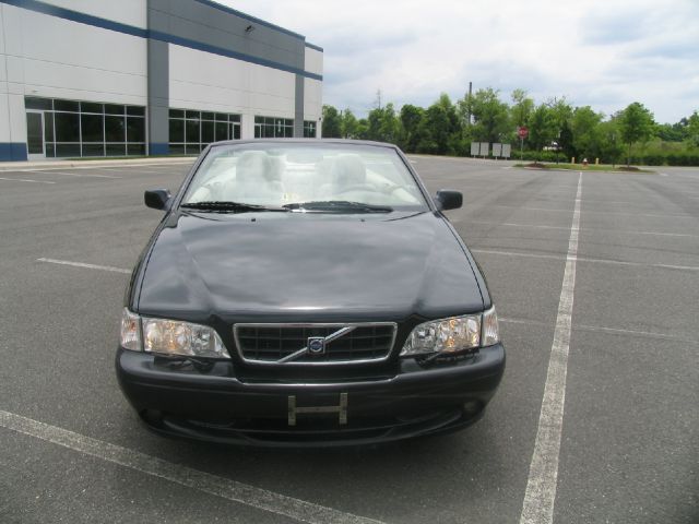 2004 Volvo C70 4dr 114 WB XLT 4WD