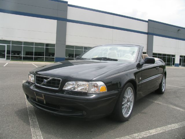 2004 Volvo C70 4dr 114 WB XLT 4WD