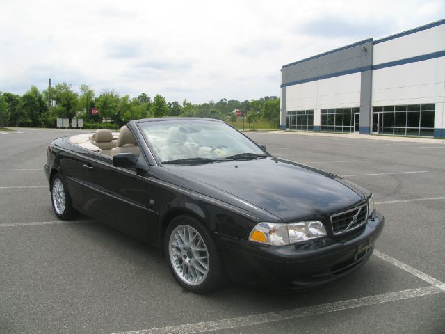 2004 Volvo C70 4dr 114 WB XLT 4WD