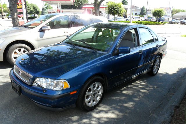 2000 Volvo S40 Base