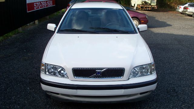 2000 Volvo S40 Base