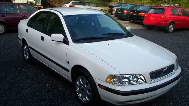 2000 Volvo S40 Base